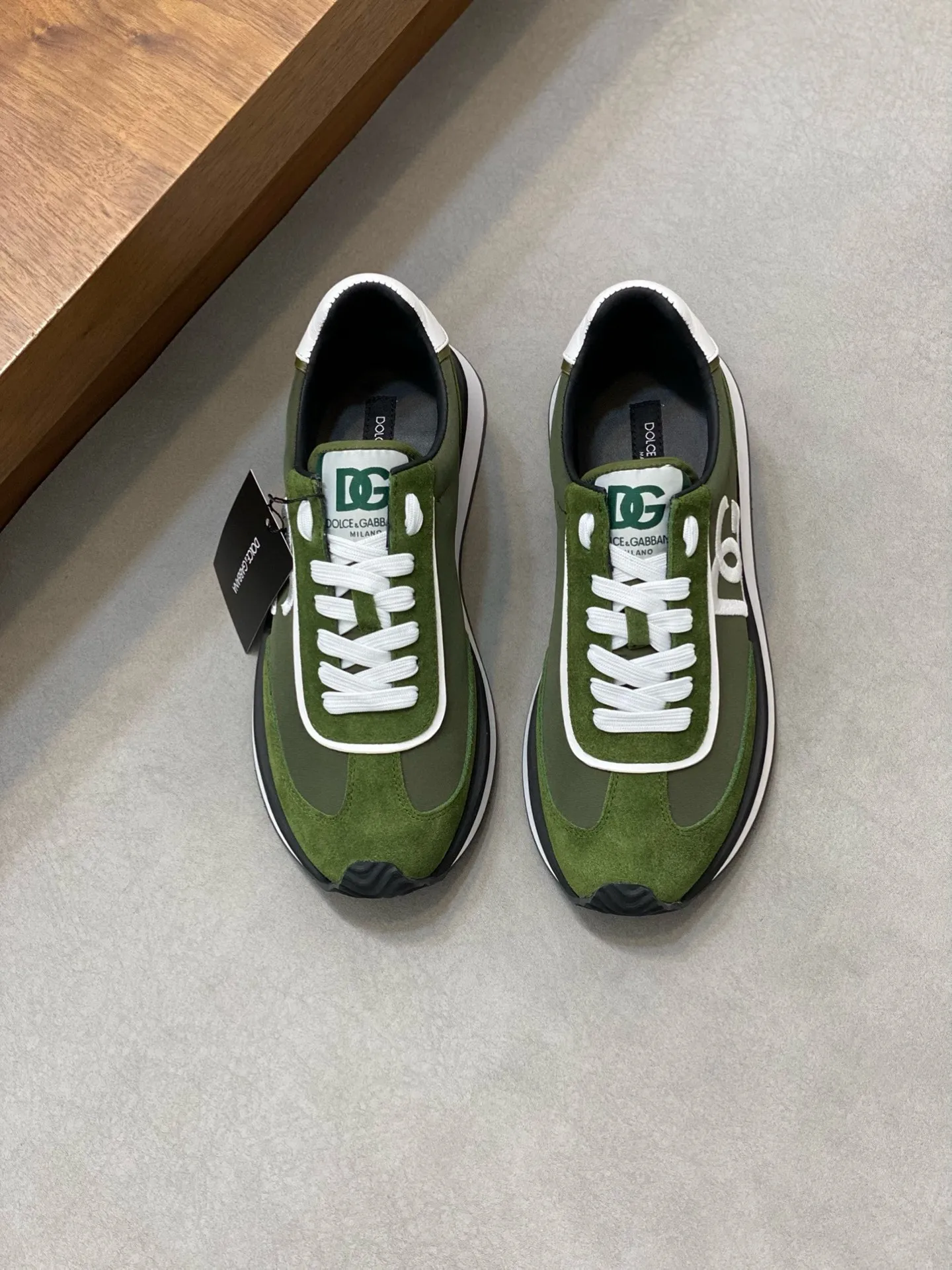 Factory price: 458💰••New products••Dolce&Gabbana••DG✔️High-end men's sports•casual shoes. Original goods from top counters. Original imported cowhide, multi-material splicing design ➕Imported cowhide lining, cowhide feet ➕Original TPR elastic outsole. Size: 39-44 (38, 45 customized)